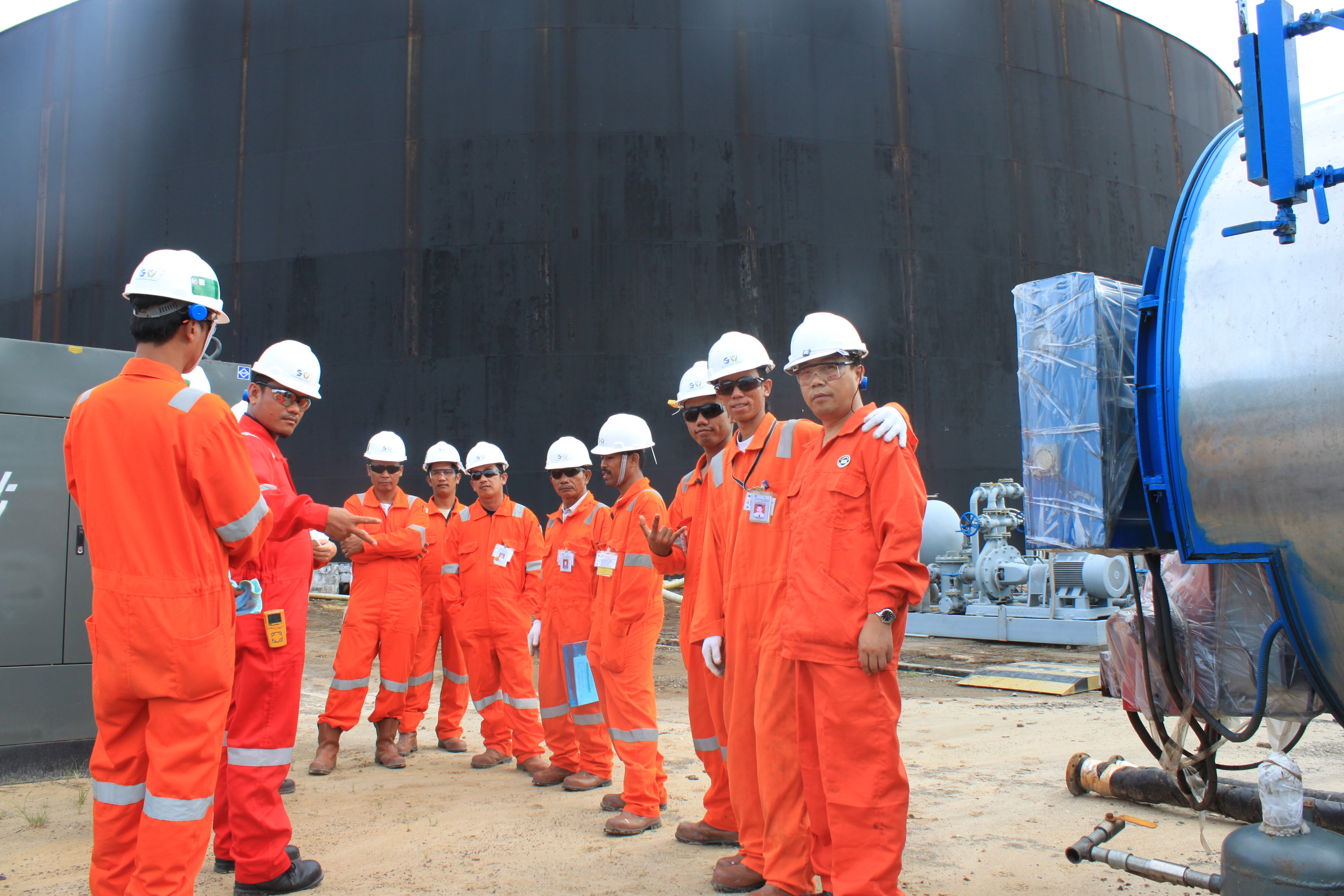 crude oil tanks cleaning